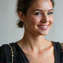 Foto anonima di una cliente soddisfatta